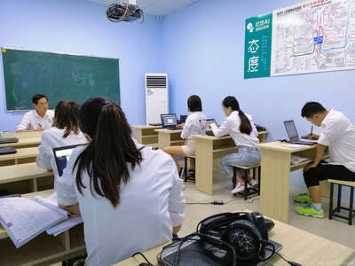 松鼠教育信息咨詢 精準(zhǔn)定位，點(diǎn)亮教育前行的燈塔